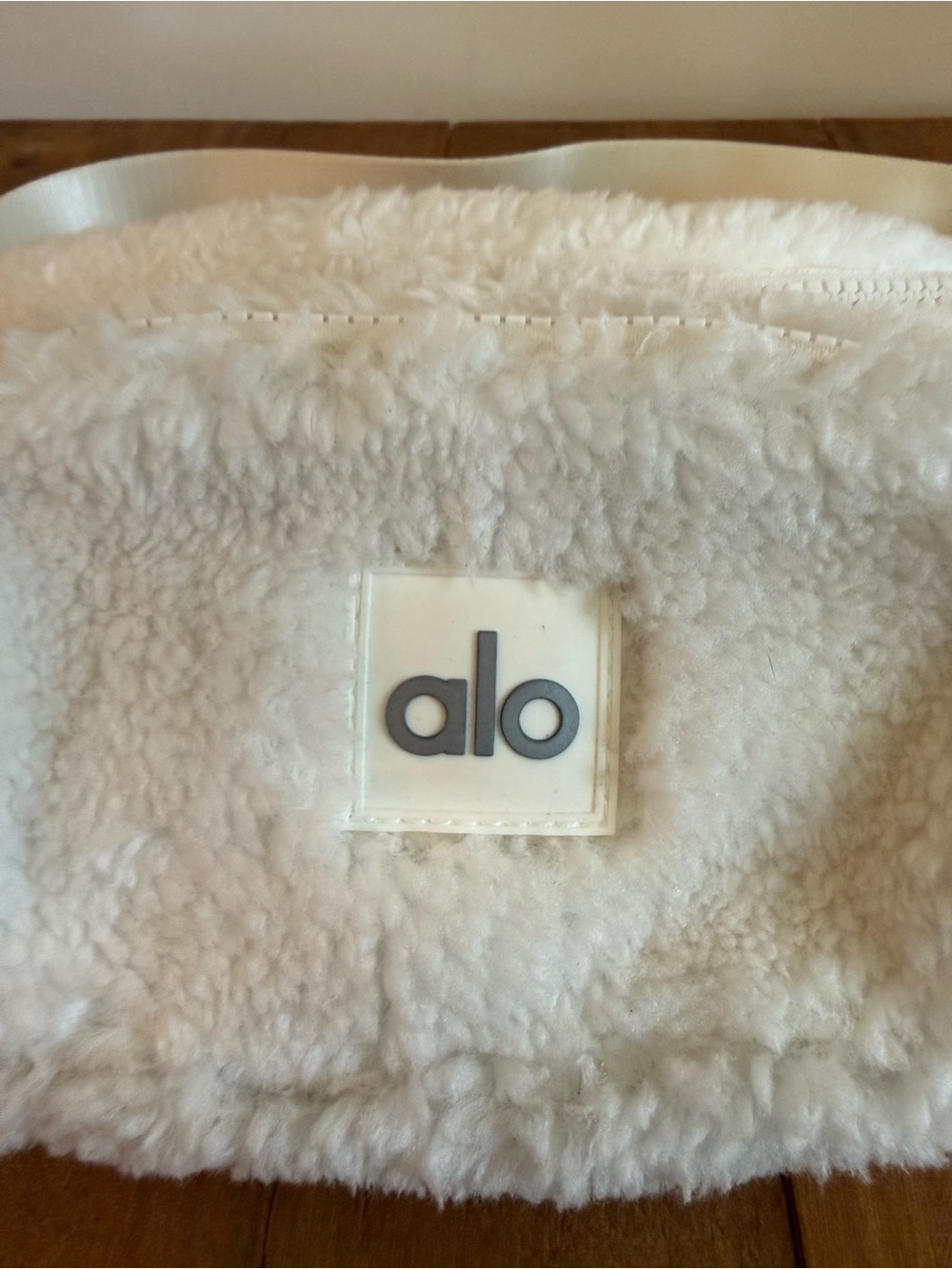 Alo. Sherpa Explorer Fanny Pack. White. - Picture 4 of 10